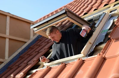 Pose de fenêtres de toit Velux à Saint-Caradec-Trégomel
